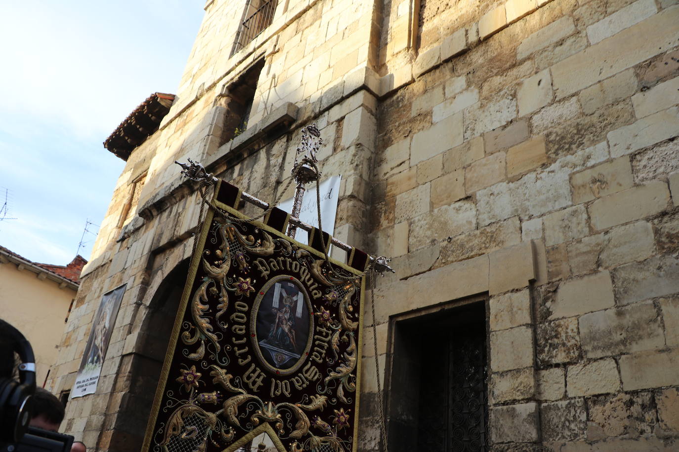 La Virgen del Mercado anuncia a los leoneses en inicio de la Semana Santa.