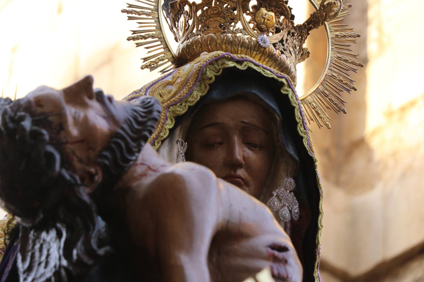 La Virgen del Mercado anuncia a los leoneses en inicio de la Semana Santa.