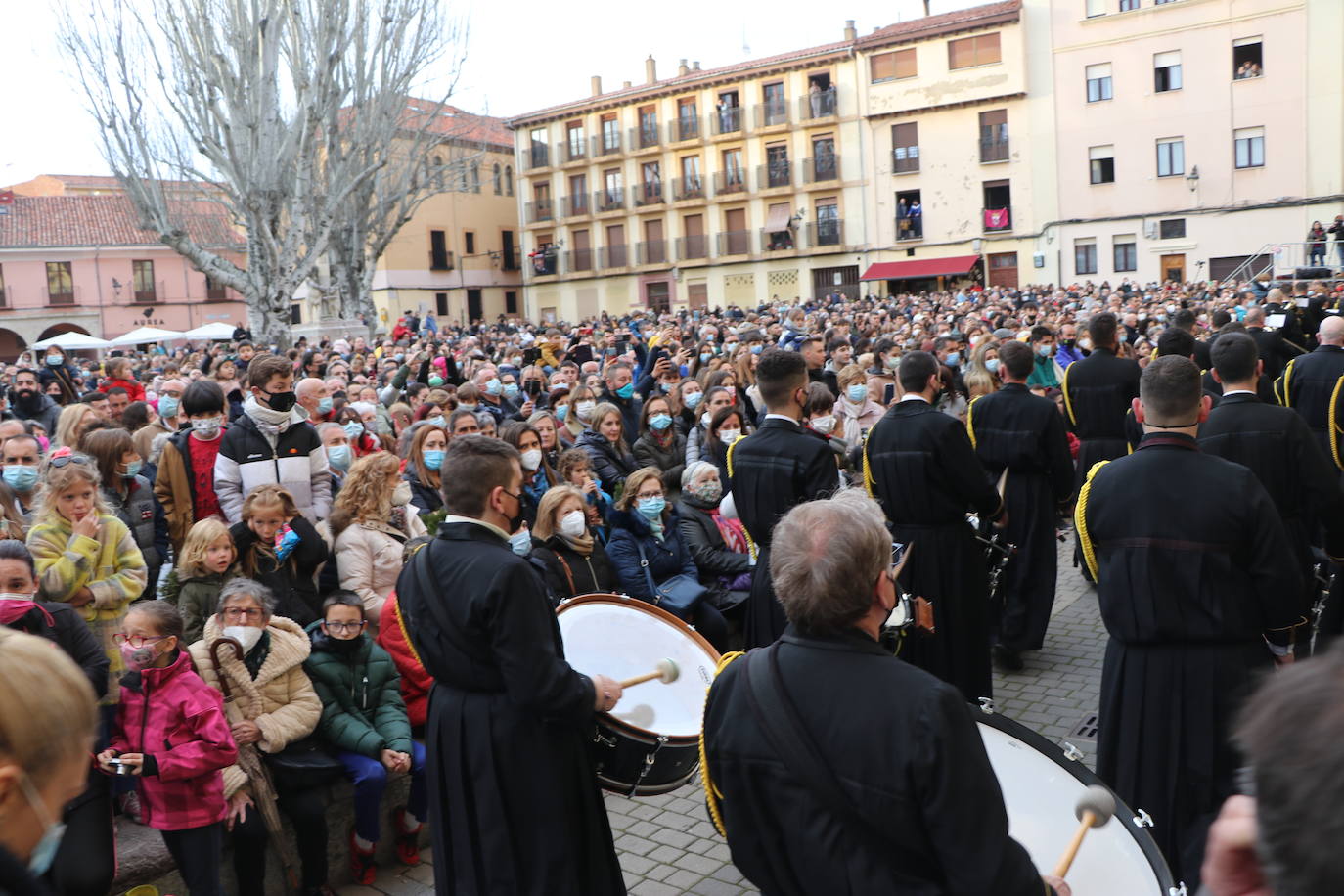 La Virgen del Mercado anuncia a los leoneses en inicio de la Semana Santa.