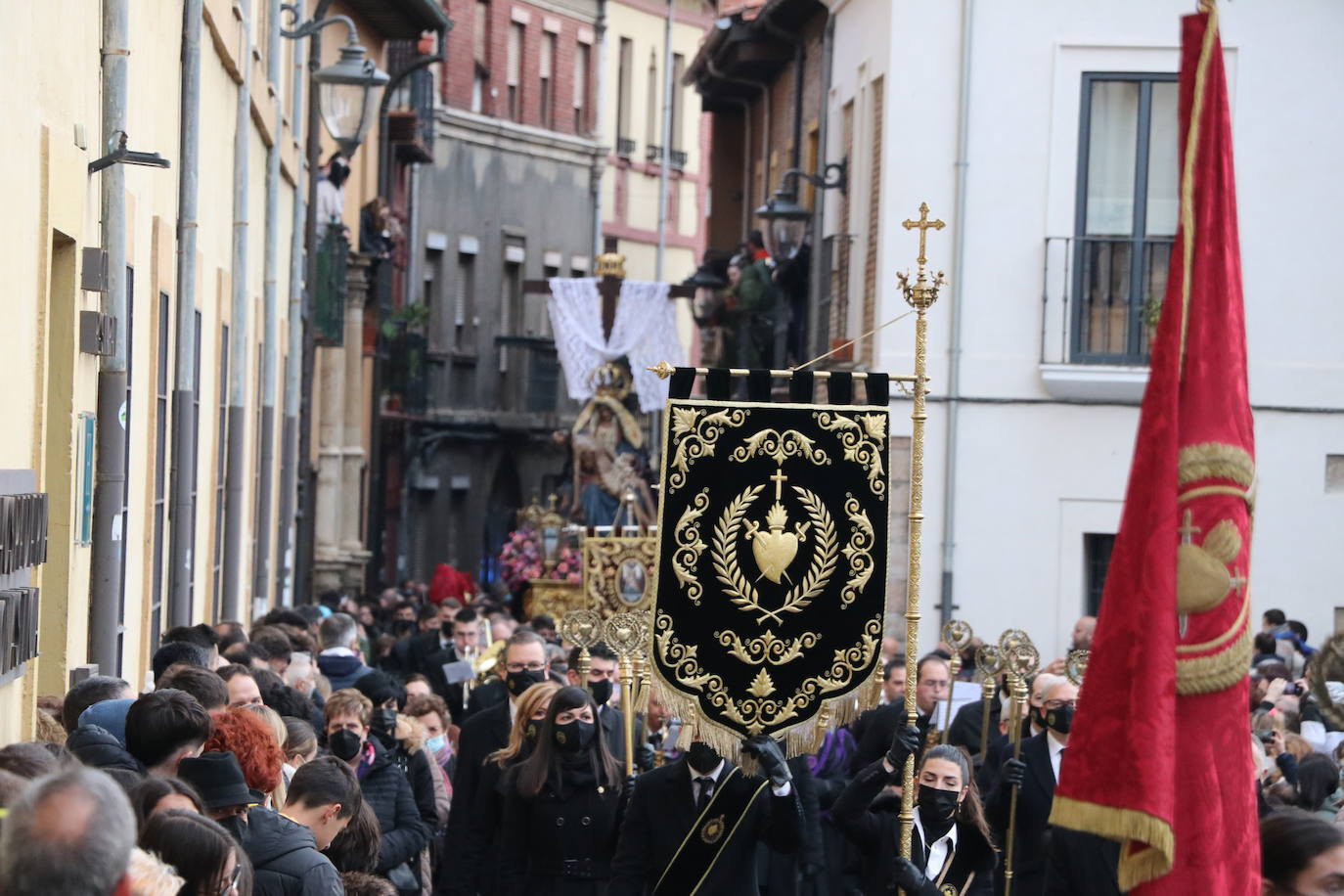 La Virgen del Mercado anuncia a los leoneses en inicio de la Semana Santa.