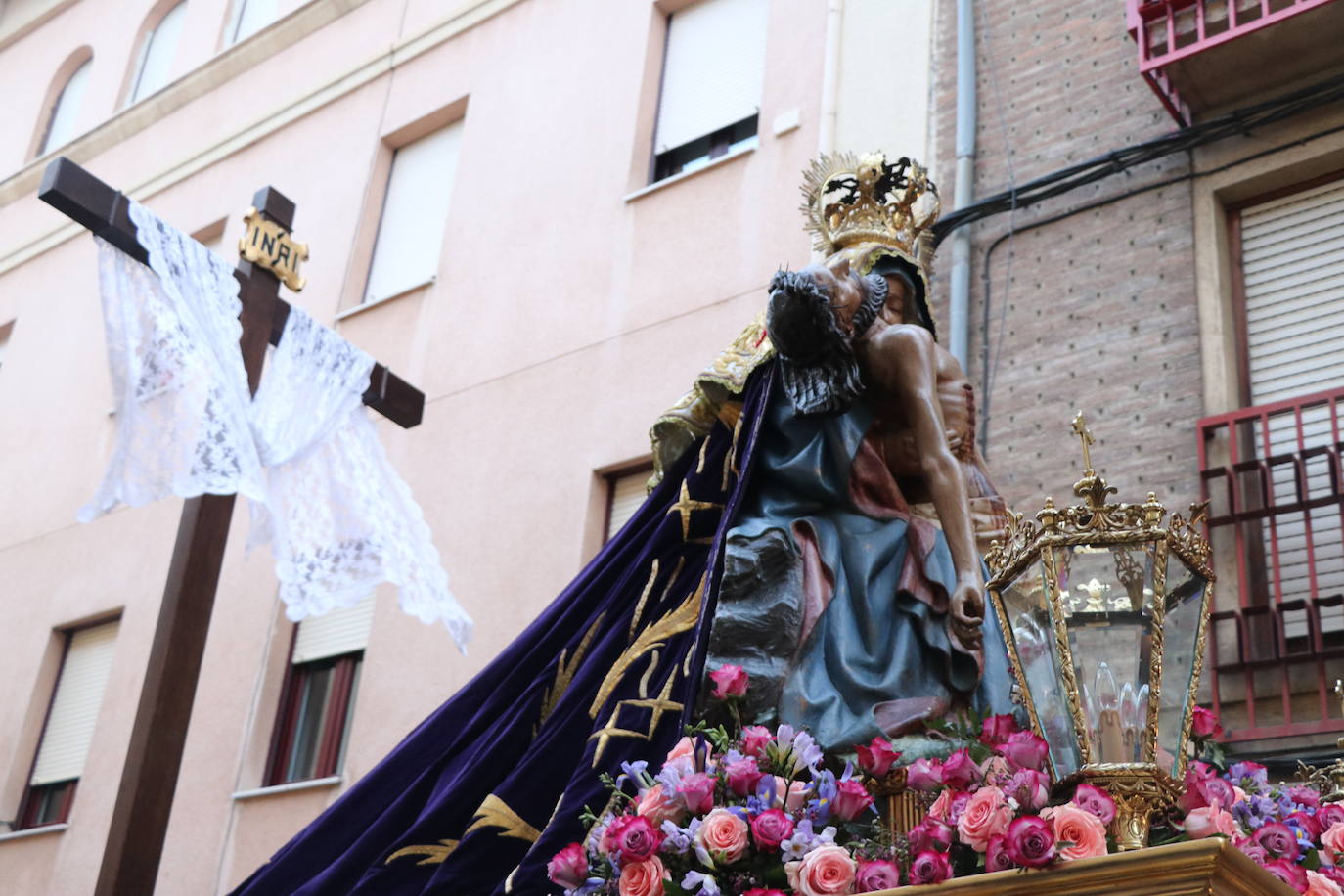 La Virgen del Mercado anuncia a los leoneses en inicio de la Semana Santa.