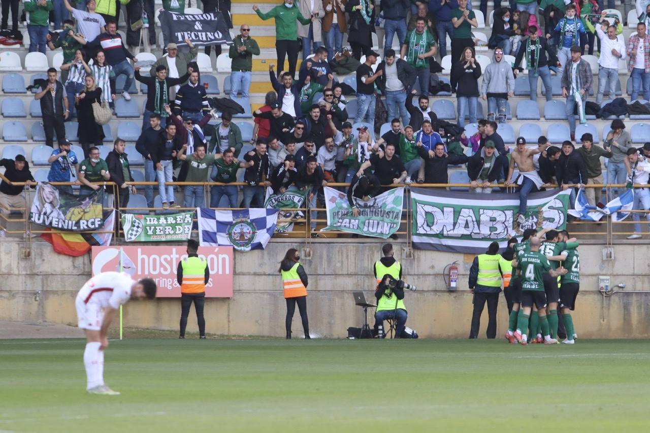 Lance de juego en el Cultural- Racing de Ferrol. 