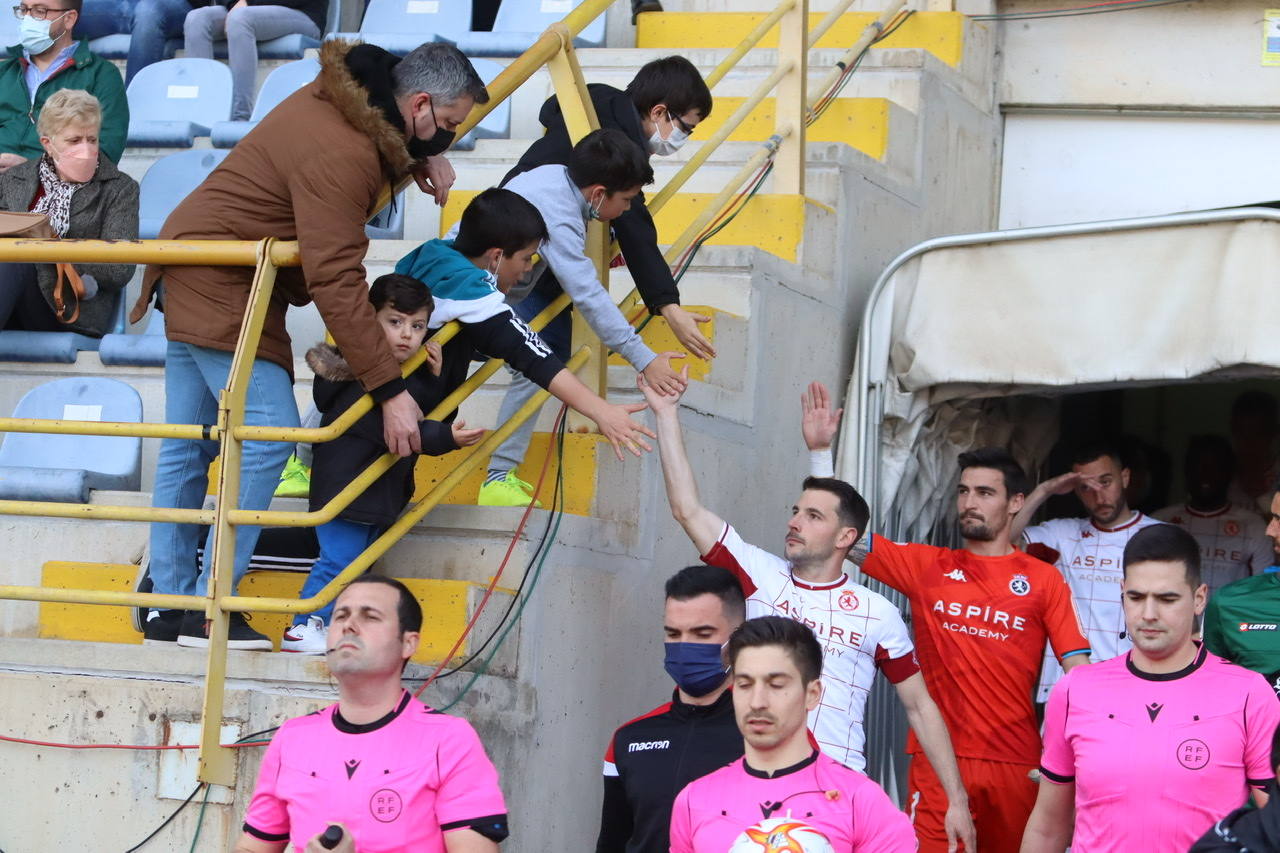 Lance de juego en el Cultural- Racing de Ferrol. 