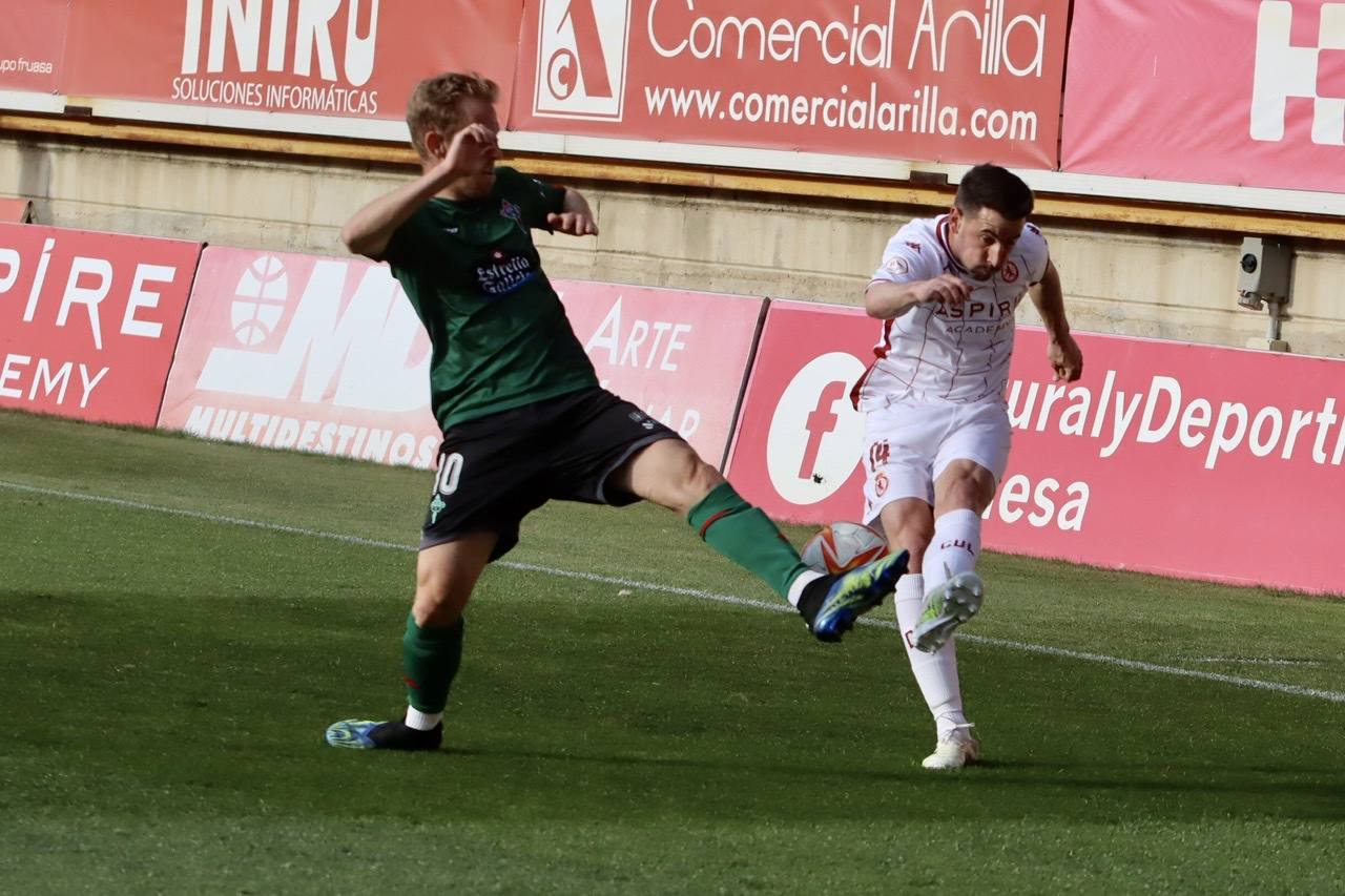Lance de juego en el Cultural- Racing de Ferrol. 