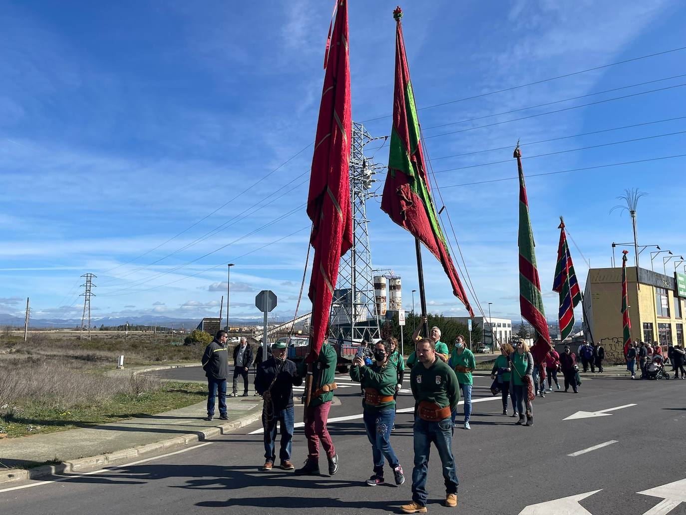 Pendones en La Virgen del Camino. 