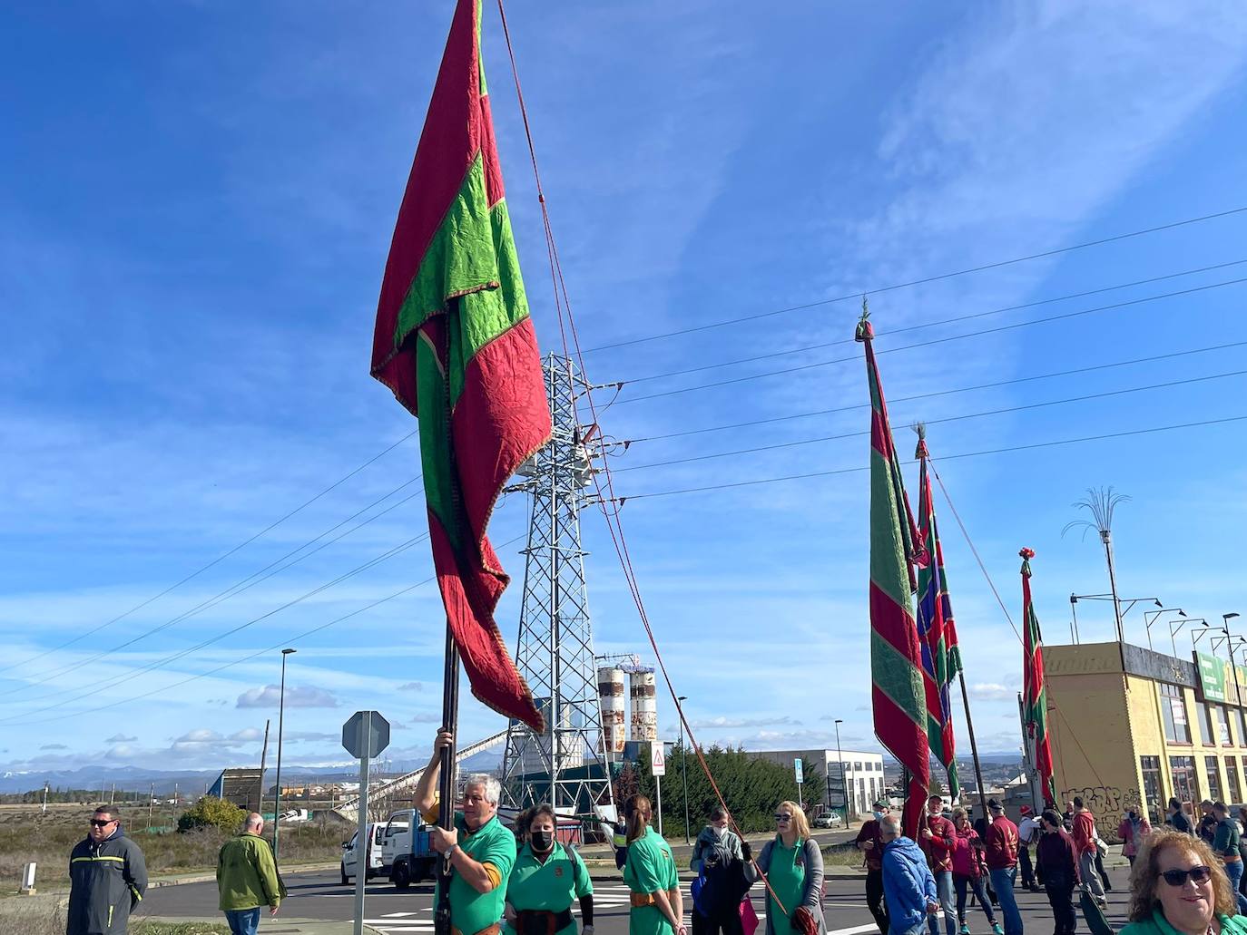 Pendones en La Virgen del Camino. 