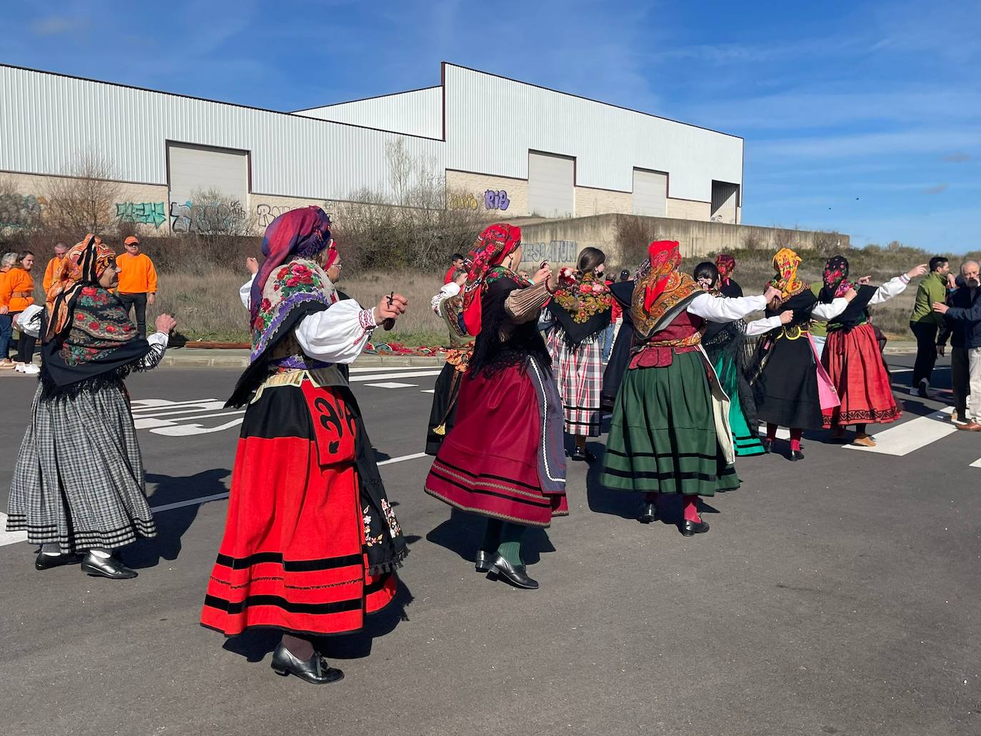 Pendones en La Virgen del Camino. 