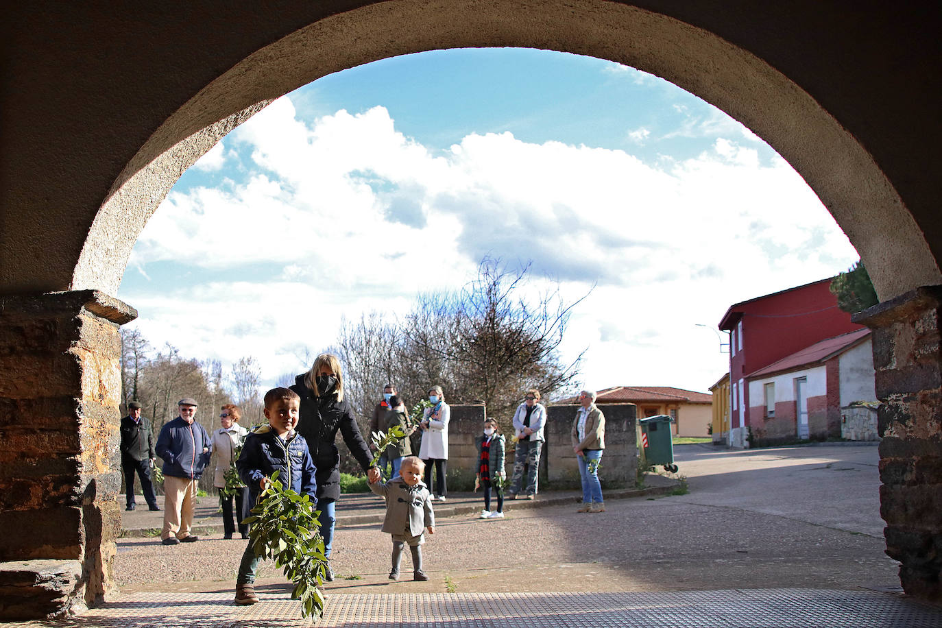 El fotógrafo Peio García nos descubre cómo se vive la Semana Santa en las zonas más rurales de la provincia de León.