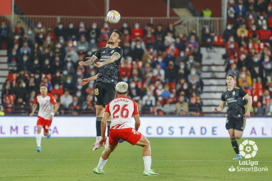 Lance de juego en el partido entre el UD Almería y SD Ponferradina. 