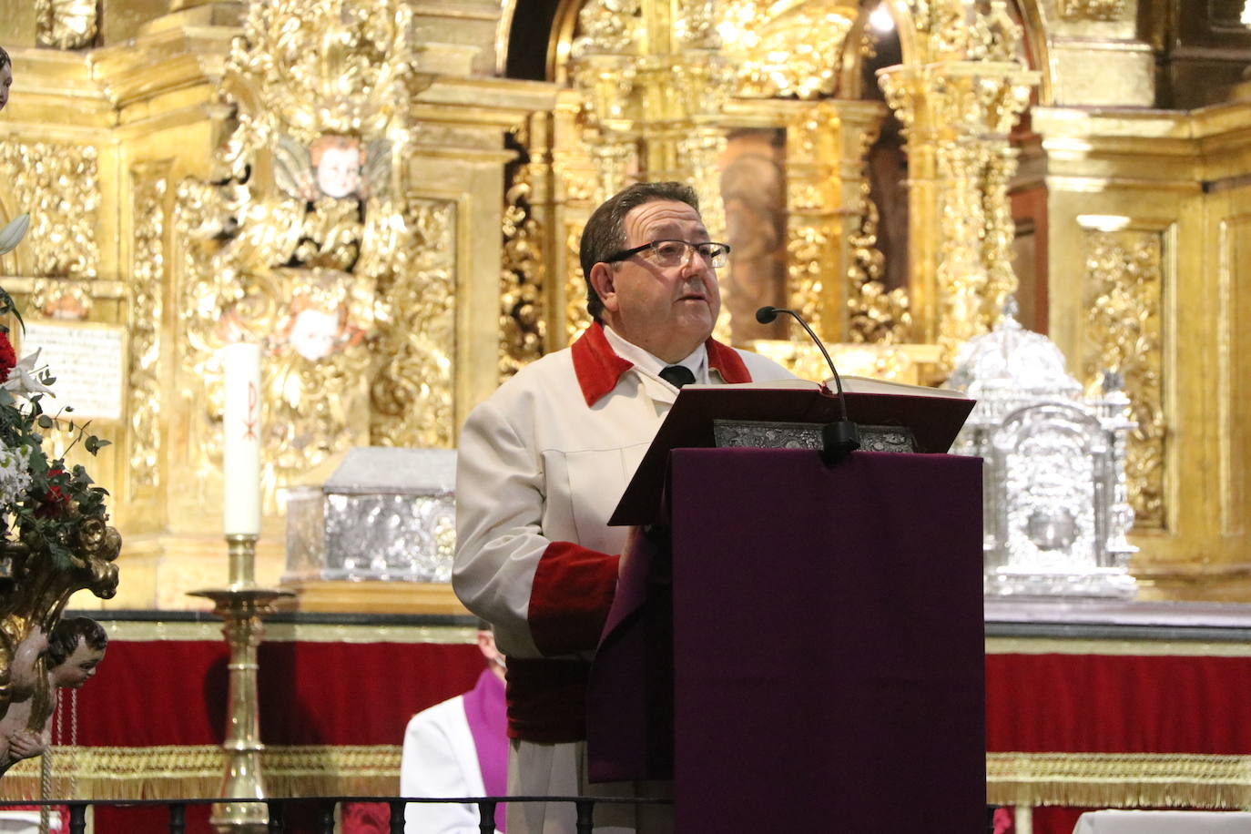 La adversa climatología marca el Lunes Santo en León capital