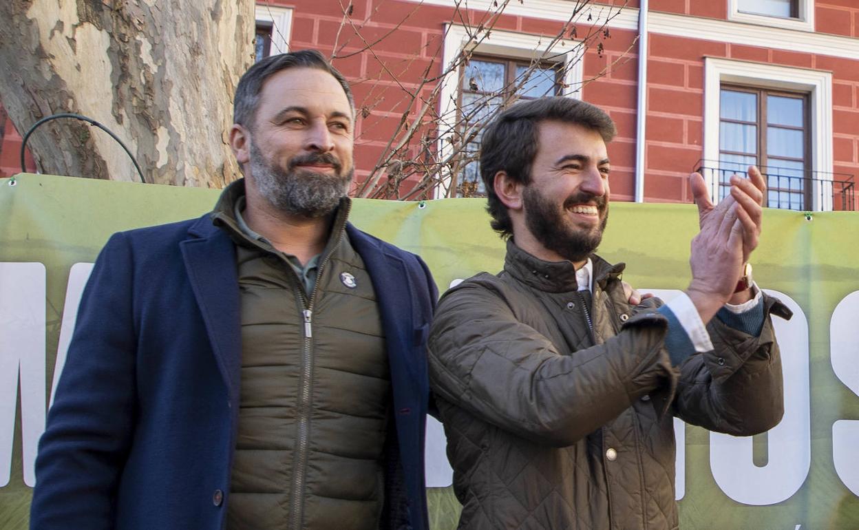 Santiago Abascal junto al candidato a la presidencia de las Junta de Castilla y León, Juan García-Gallardo. 