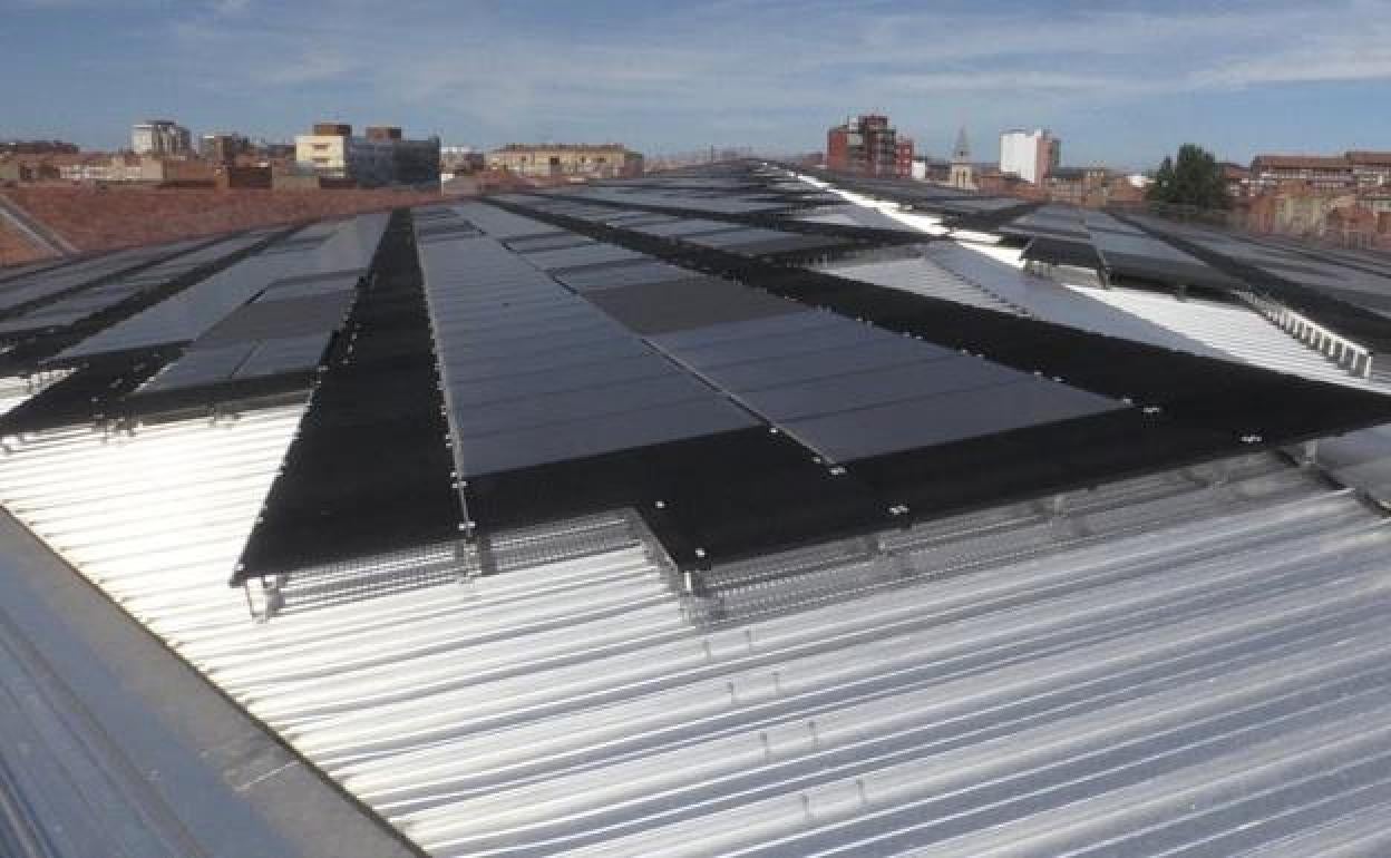 El Palacio de Exposiciones de León cuenta en su parte superior con paneles solares.