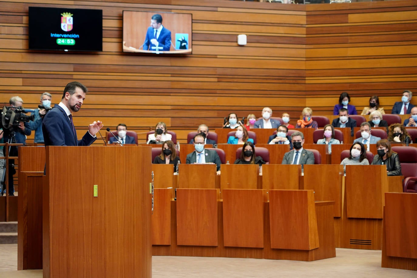 El portavoz del Grupo Socialista, Luis Tudanca, durante la sesión de tarde del debate de investidura del candidato a la Presidencia de la Junta de Castilla y León