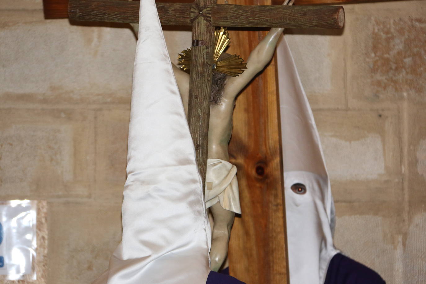 Un momento del Via Crucis en la Iglesia de San Francisco. 