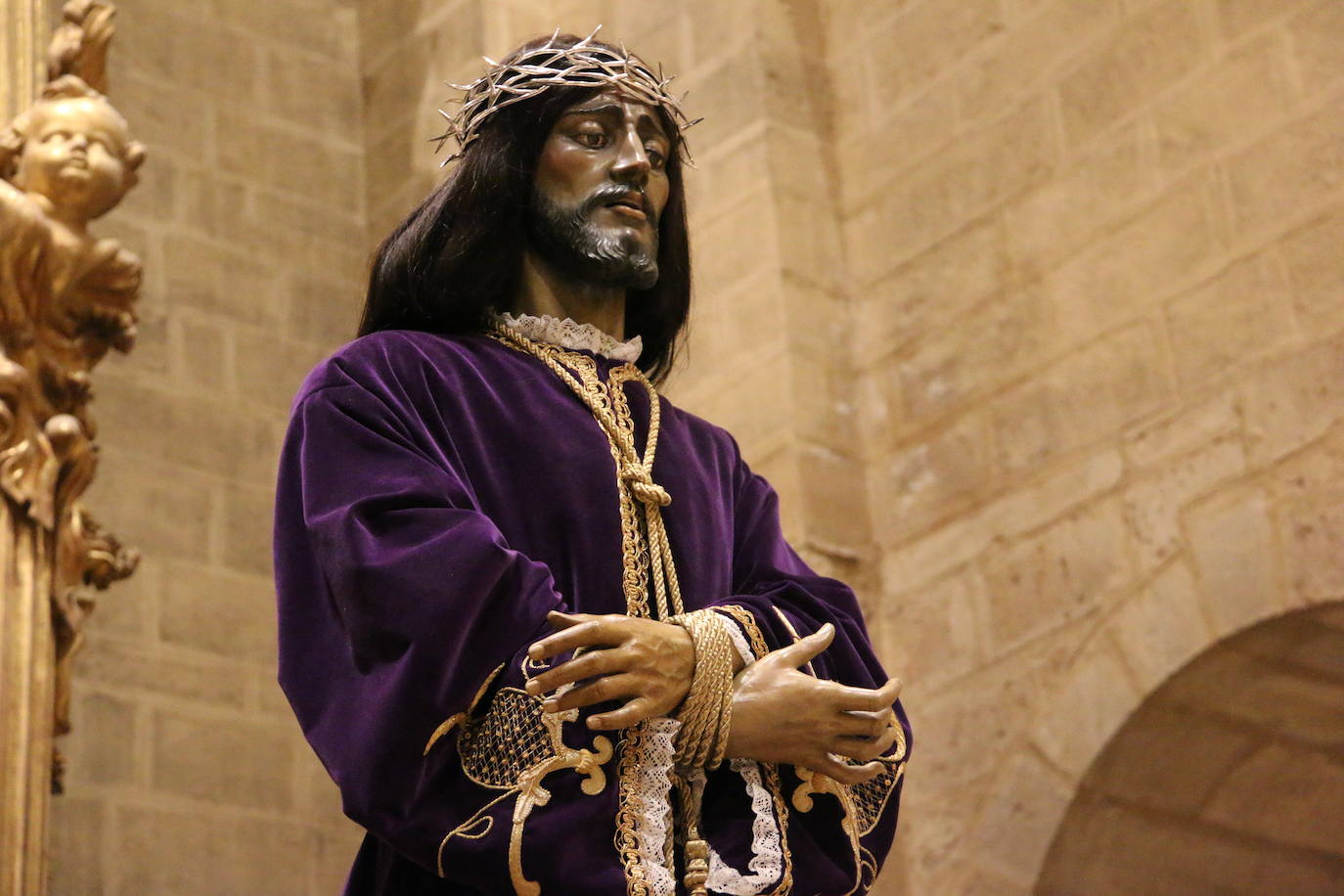 Un momento del Via Crucis en la Iglesia de San Francisco. 