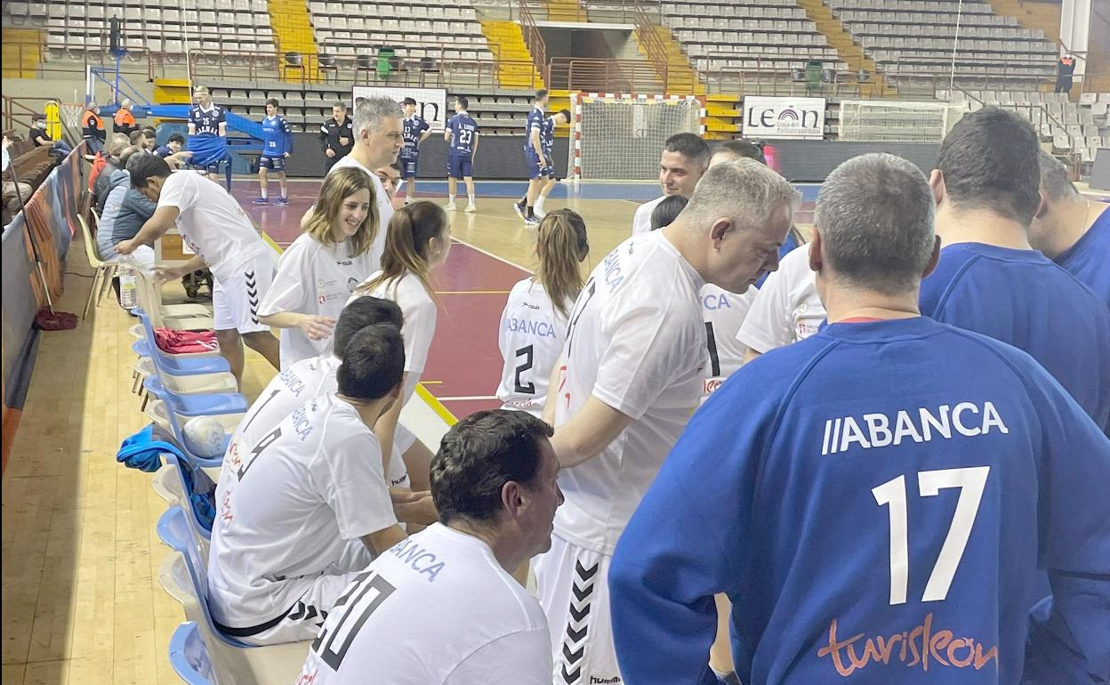 Imagen del «Partido por la Inclusión» entre el Abanca Ademar León y Soltra, celebrado en el Palacio de los Deportes de la capital. 