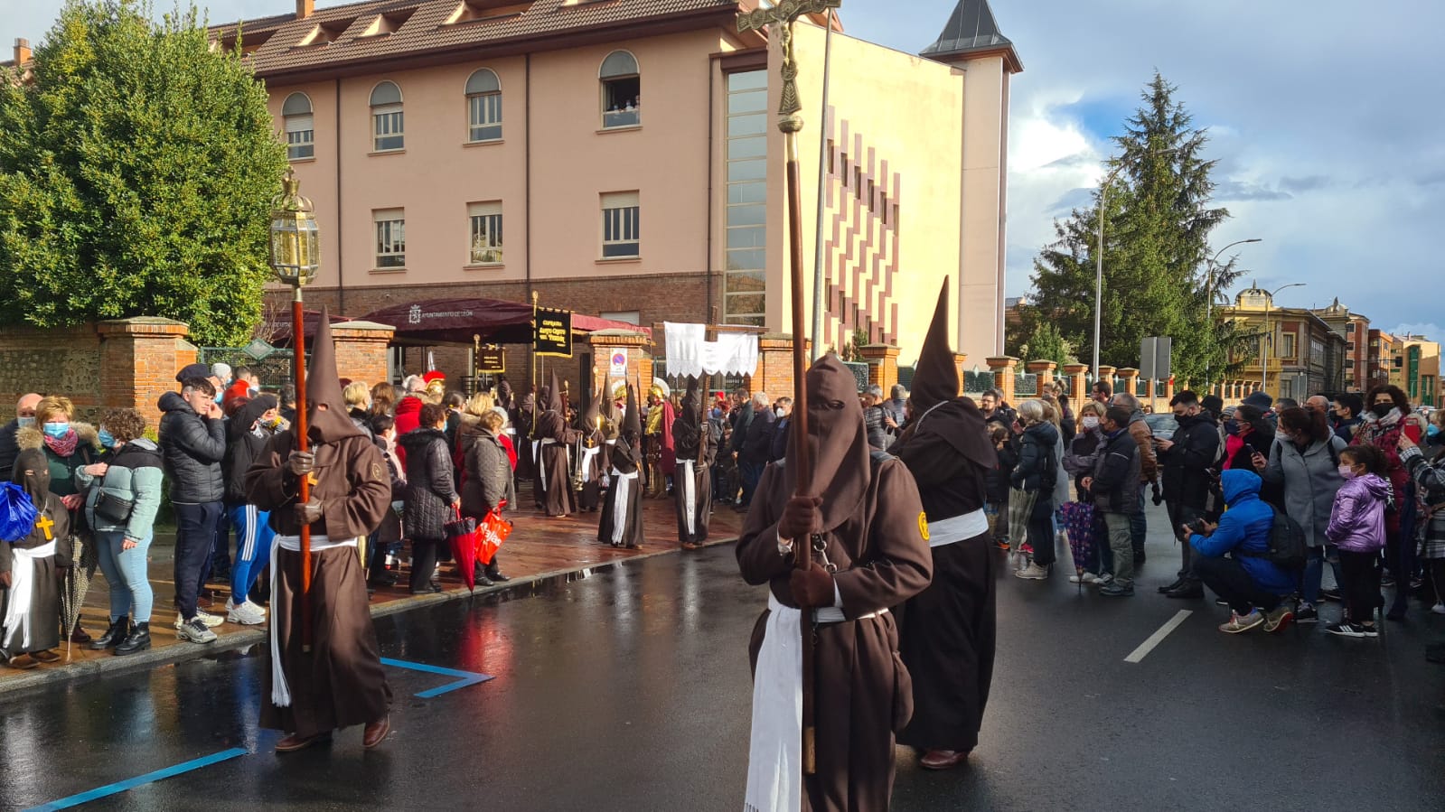 .La Semana Santa de León se adentra en los días principales y lo hace desde el perdón