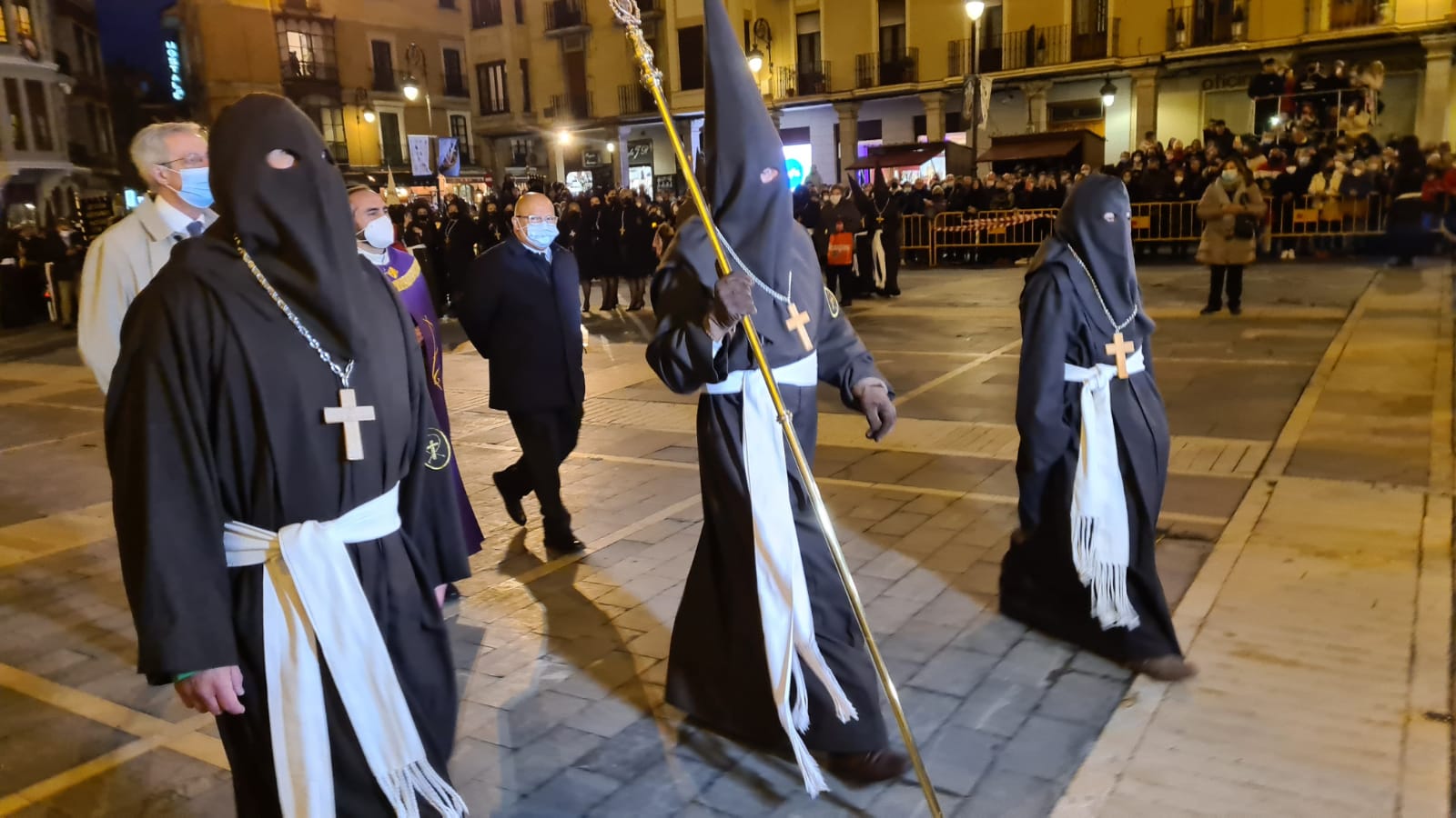 .La Semana Santa de León se adentra en los días principales y lo hace desde el perdón