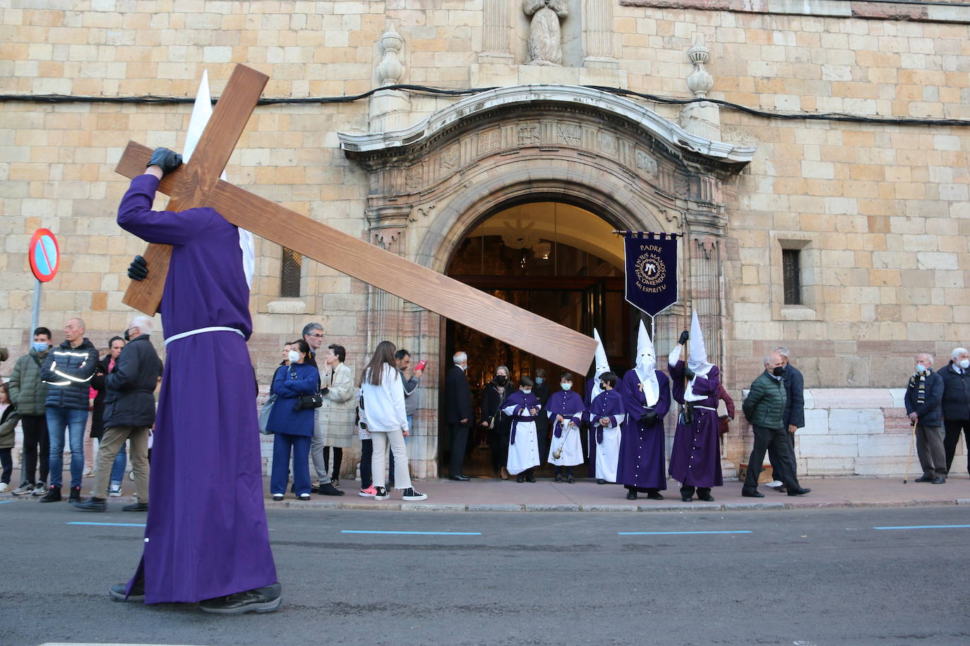 La Cofradía Santísimo Cristo de la Expiración y del Silencio ha puesto en la calle el recogimiento del Miércoles Santo. 