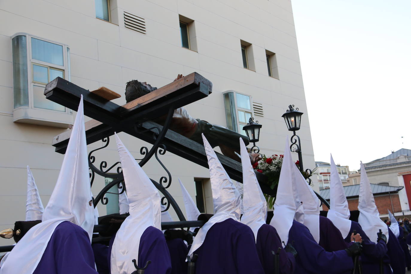 La Cofradía Santísimo Cristo de la Expiración y del Silencio ha puesto en la calle el recogimiento del Miércoles Santo. 