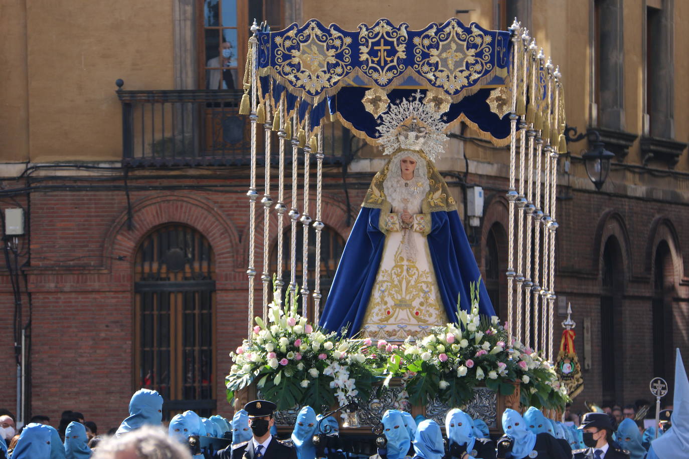 Fotos: Cofradía de las Bienaventuranzas | El &#039;Moreno&#039; se alza al cielo