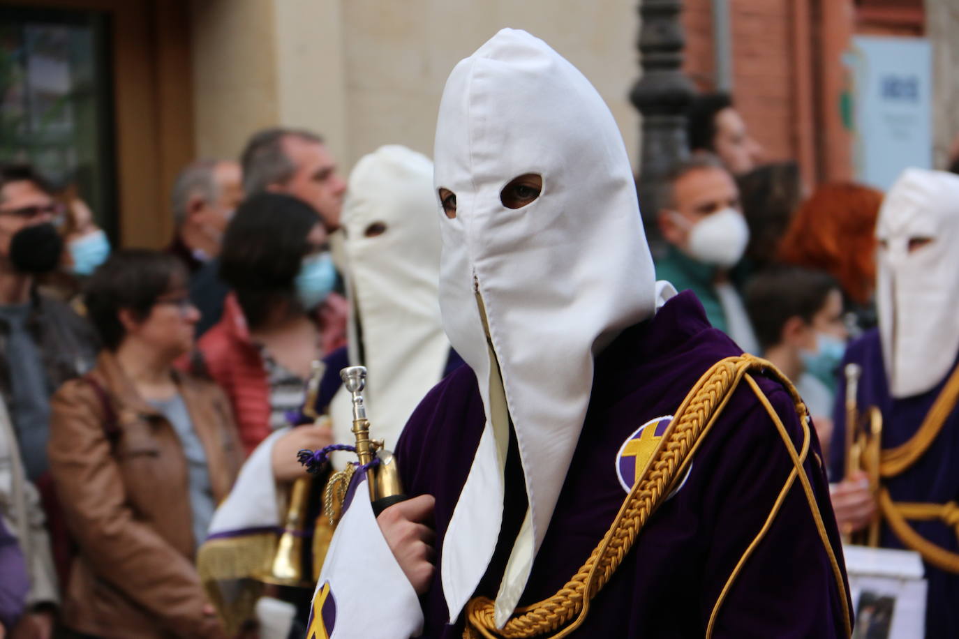 La tarde de Jueves Santo la fraternidad entre cofradías se ha materializado en la procesión de La Úlitma Cena.