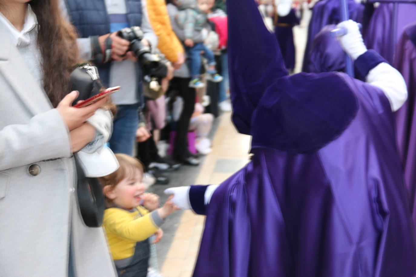 La tarde de Jueves Santo la fraternidad entre cofradías se ha materializado en la procesión de La Úlitma Cena.