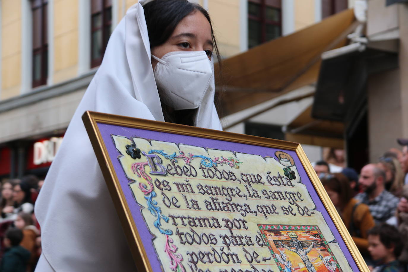 La tarde de Jueves Santo la fraternidad entre cofradías se ha materializado en la procesión de La Úlitma Cena.