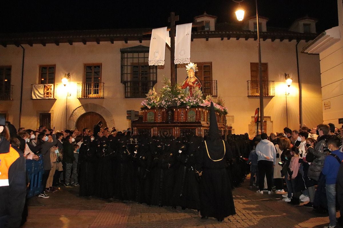 La Delegada del Gobierno, Virginia Barcones asiste a la Procesión del Santo Entierro en León