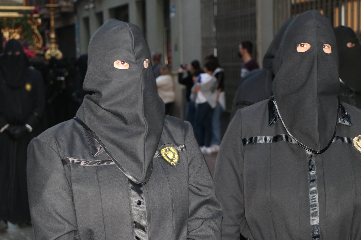 La Cofradía de Angustias ha organizado este Viernes Santo su procesión del Santo Entierro como cada año par. La última vez que procesionó por las calles de la capital fue en 2016.