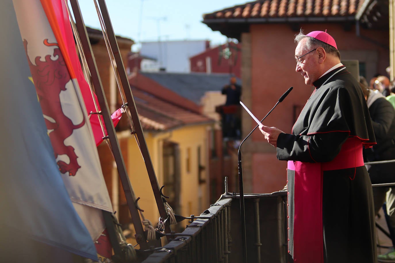 Procesión de los Pasos y acto de El Encuentro en León desde el objetivo del fotógrafo Peio García.