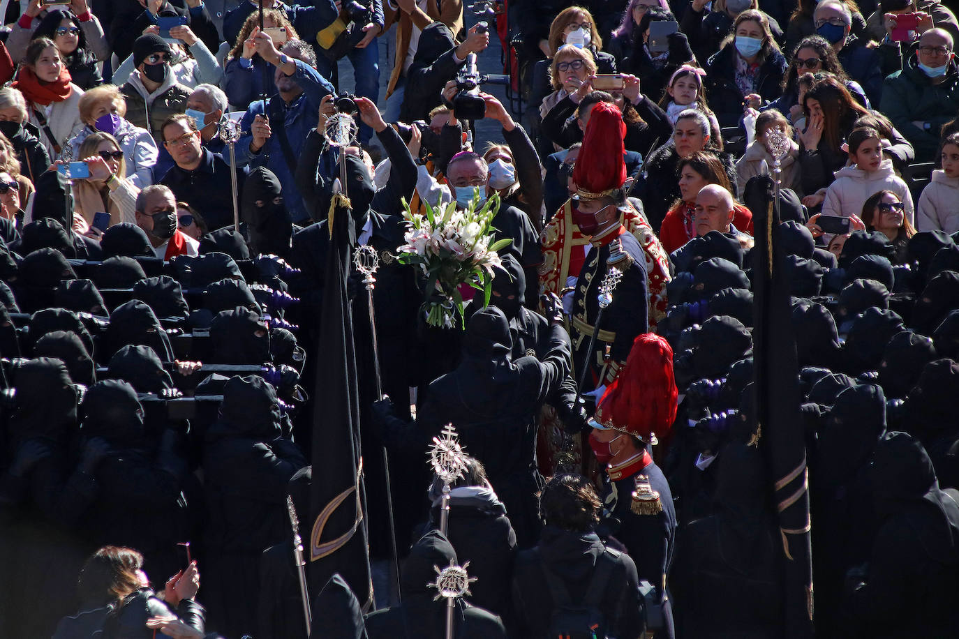 Procesión de los Pasos y acto de El Encuentro en León desde el objetivo del fotógrafo Peio García.