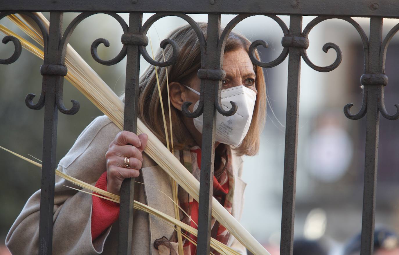 Procesión de la Santa Cena con la liberación de un preso.