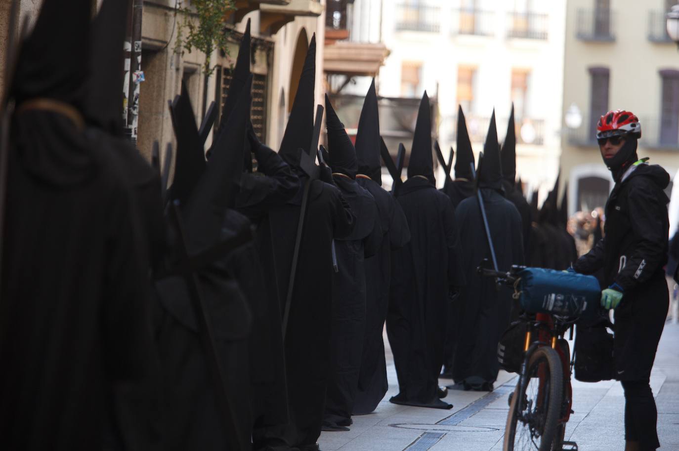 Ponferrada vive uno de sus actos centrales de la Semana Santa con esta procesión del Encuentro.