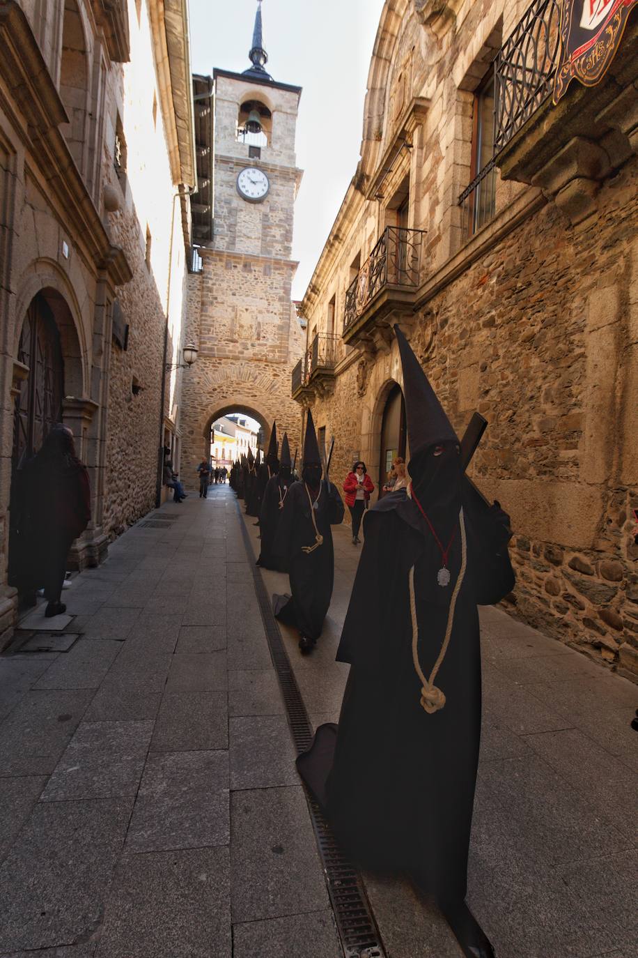 Ponferrada vive uno de sus actos centrales de la Semana Santa con esta procesión del Encuentro.