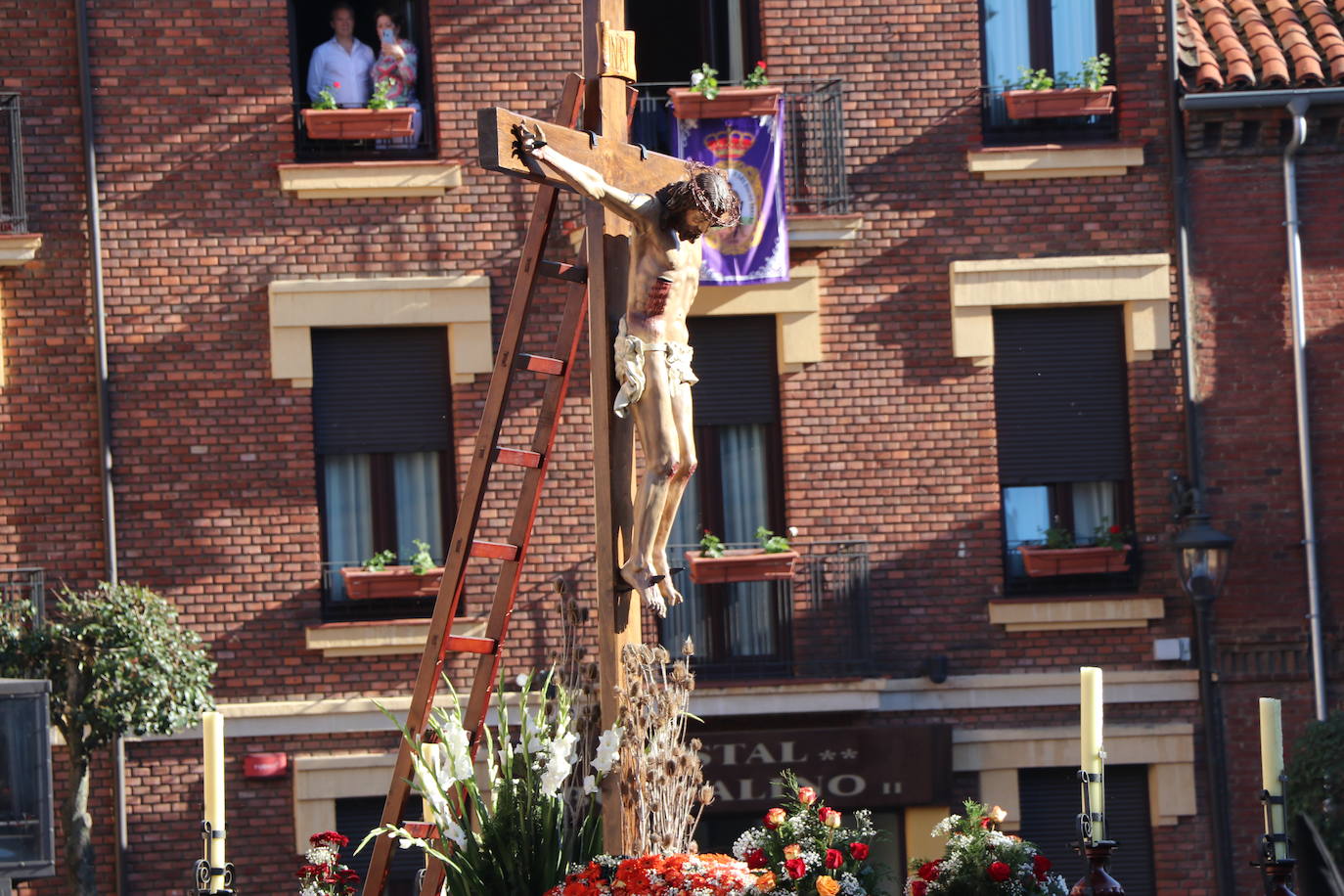 Acto central de la Procesión del Desenclavo en San Isidoro. 