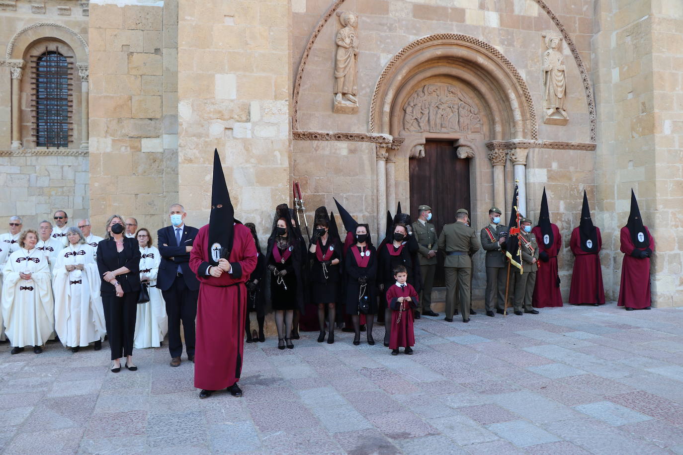 Acto central de la Procesión del Desenclavo en San Isidoro. 