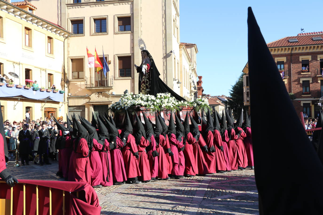 Acto central de la Procesión del Desenclavo en San Isidoro. 