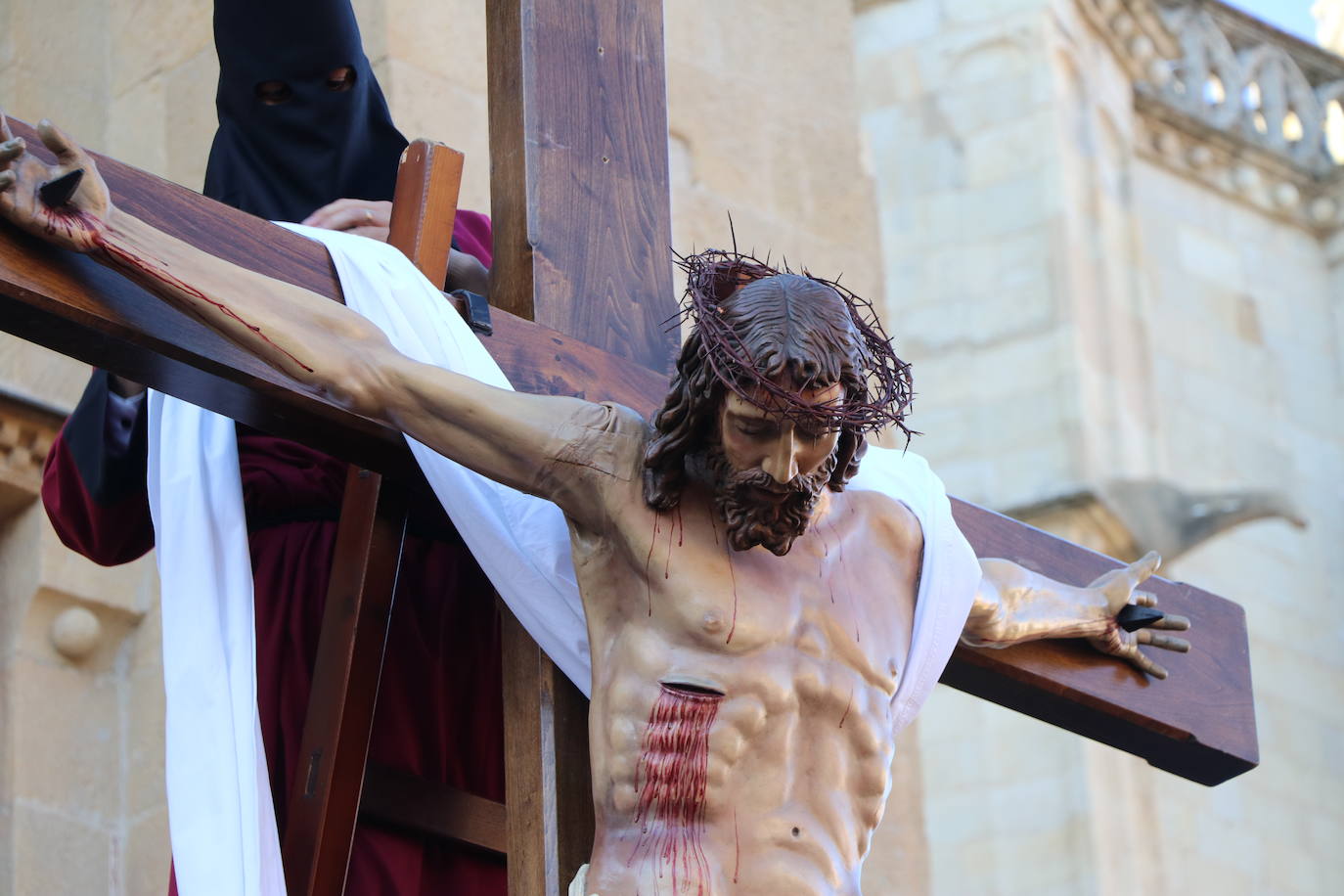 Acto central de la Procesión del Desenclavo en San Isidoro. 