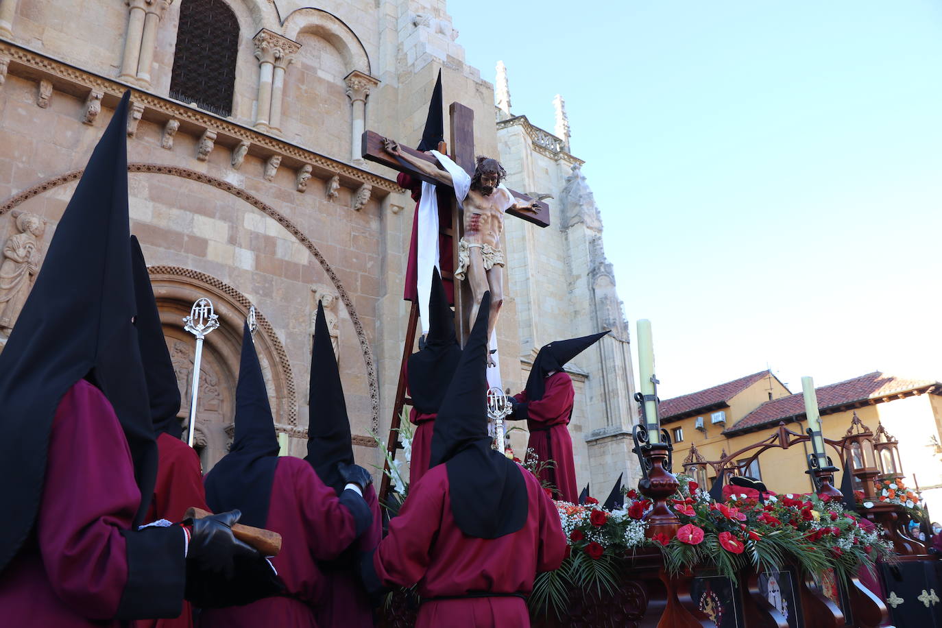 Acto central de la Procesión del Desenclavo en San Isidoro. 