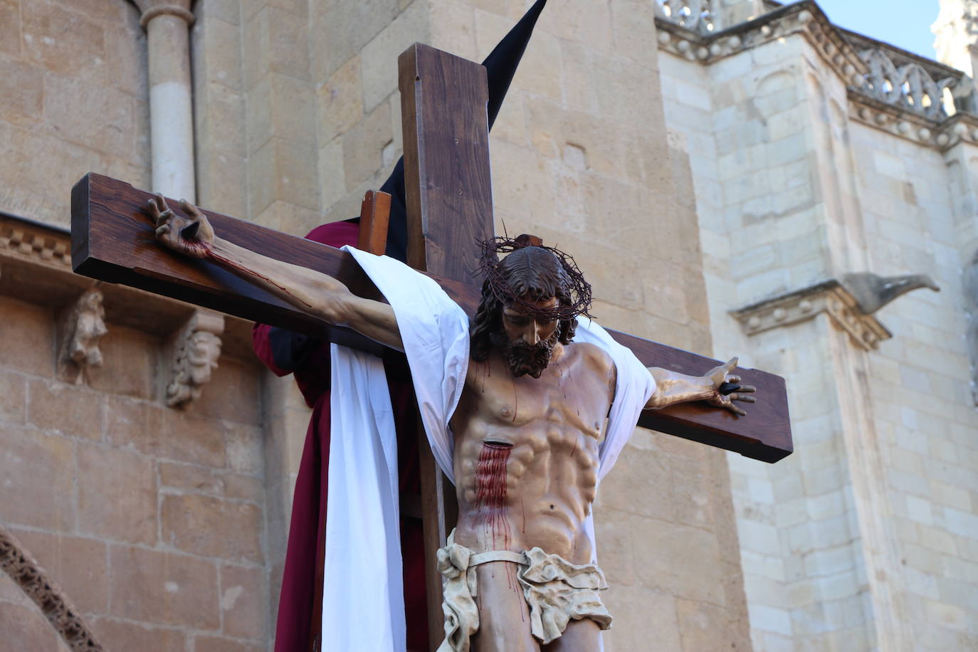 Acto central de la Procesión del Desenclavo en San Isidoro. 