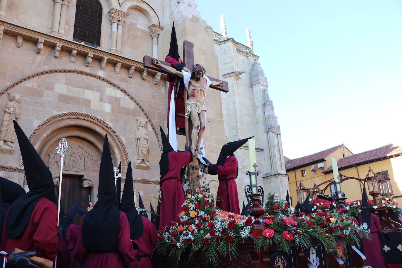 Acto central de la Procesión del Desenclavo en San Isidoro. 