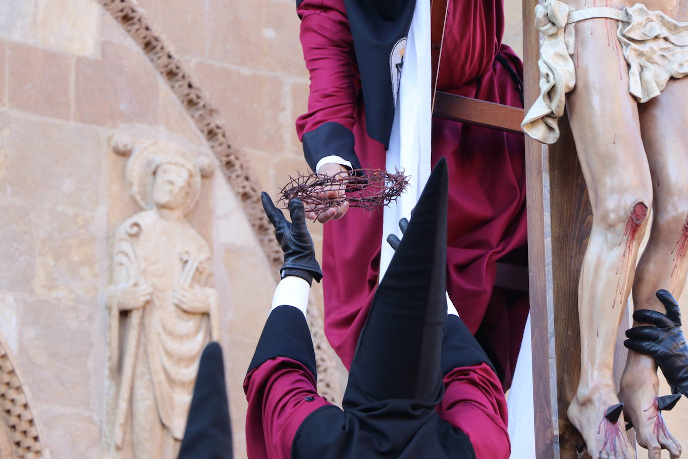 Acto central de la Procesión del Desenclavo en San Isidoro. 