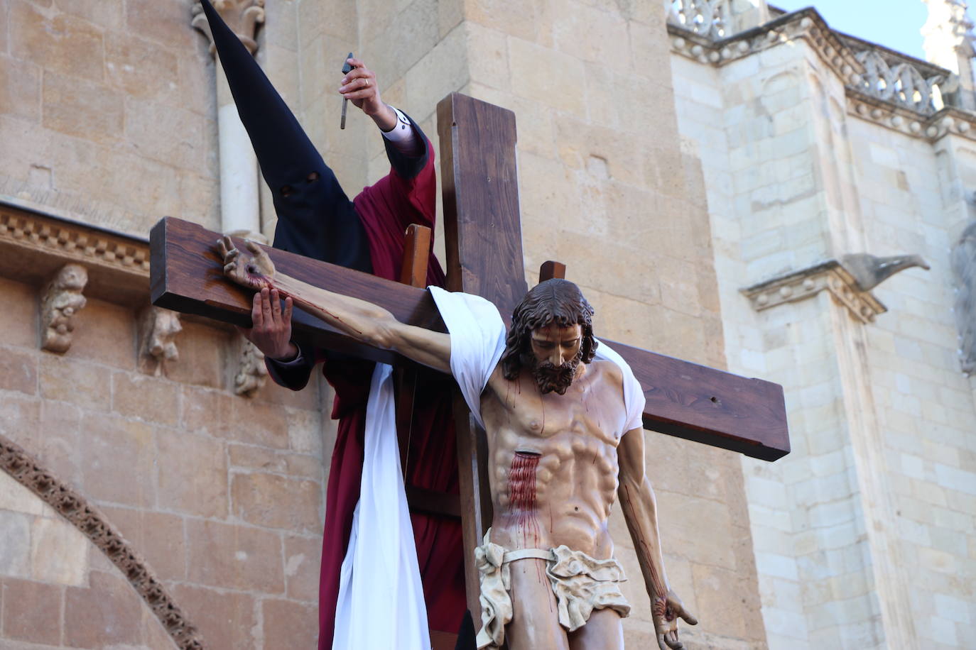 Acto central de la Procesión del Desenclavo en San Isidoro. 