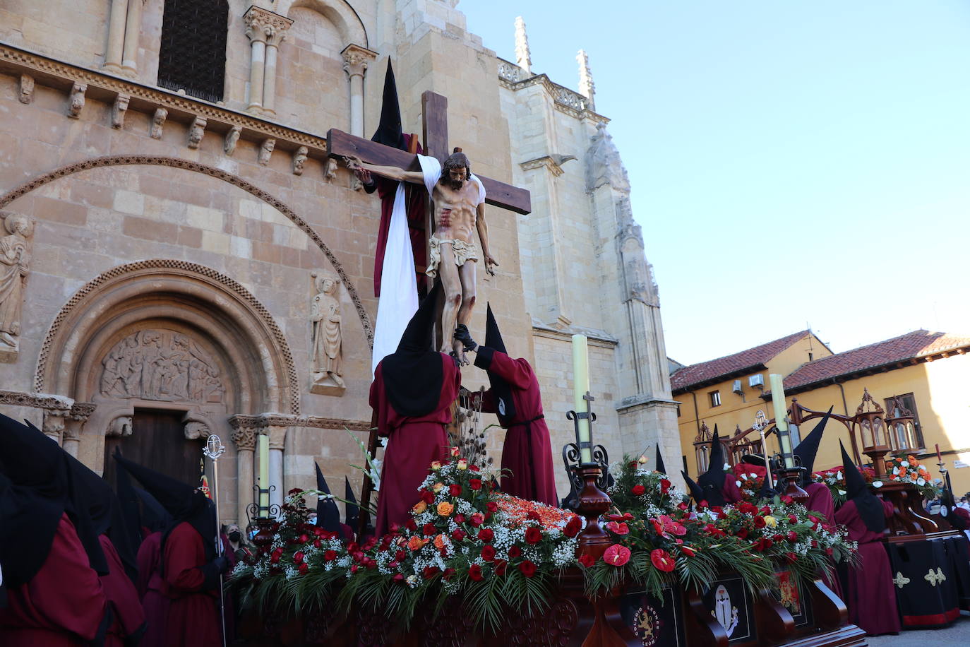 Acto central de la Procesión del Desenclavo en San Isidoro. 