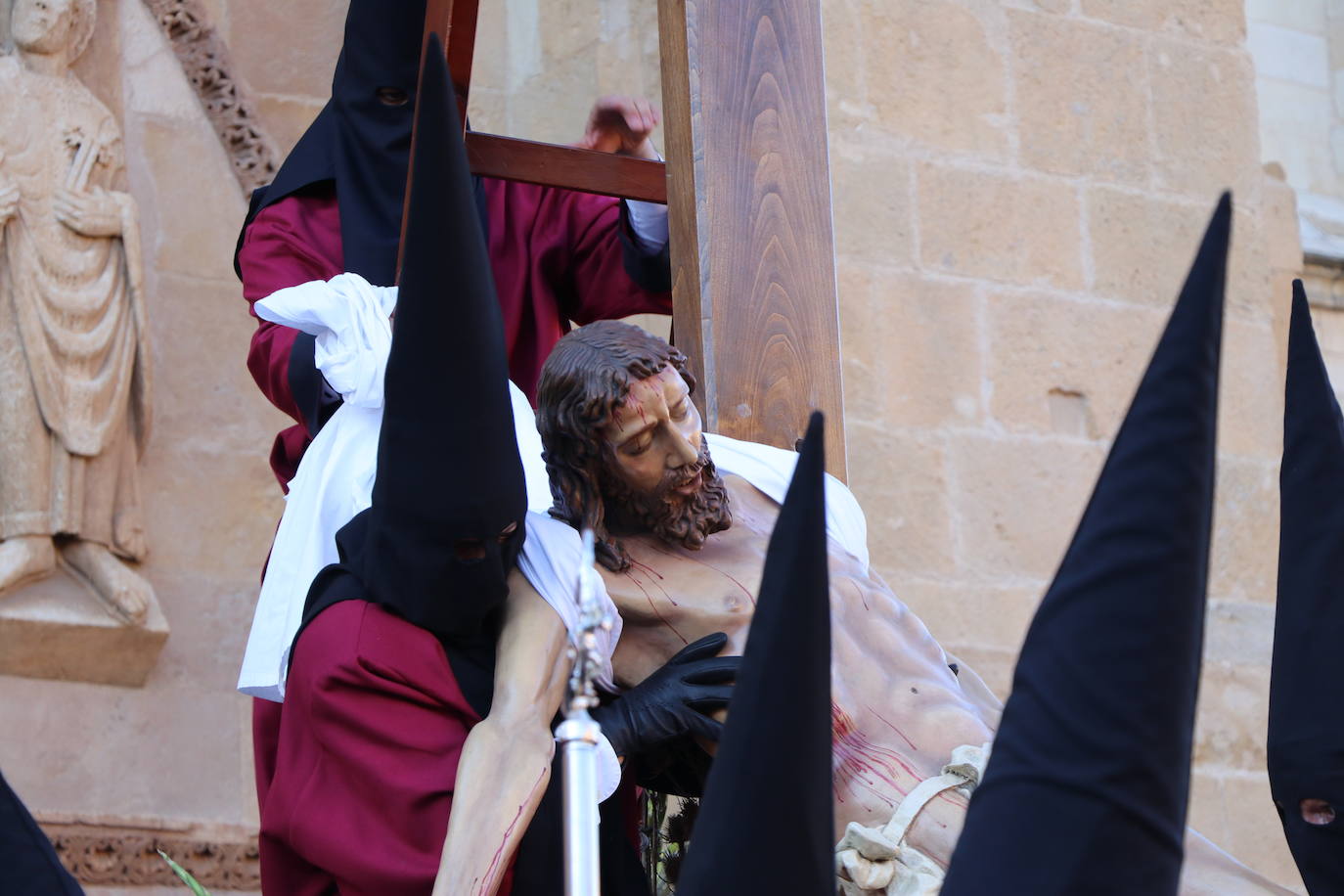 Acto central de la Procesión del Desenclavo en San Isidoro. 