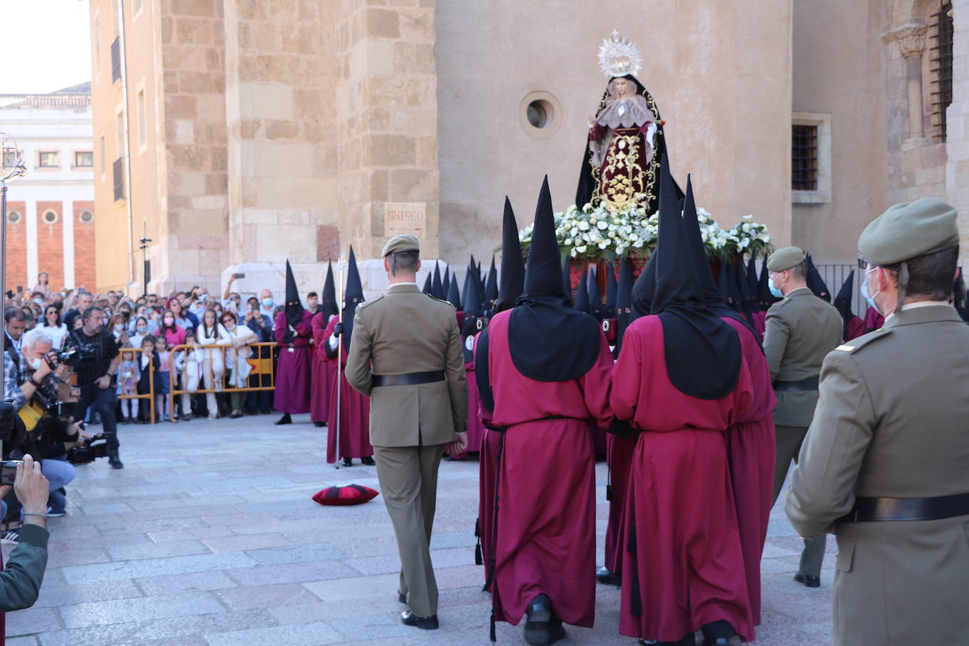 Acto central de la Procesión del Desenclavo en San Isidoro. 