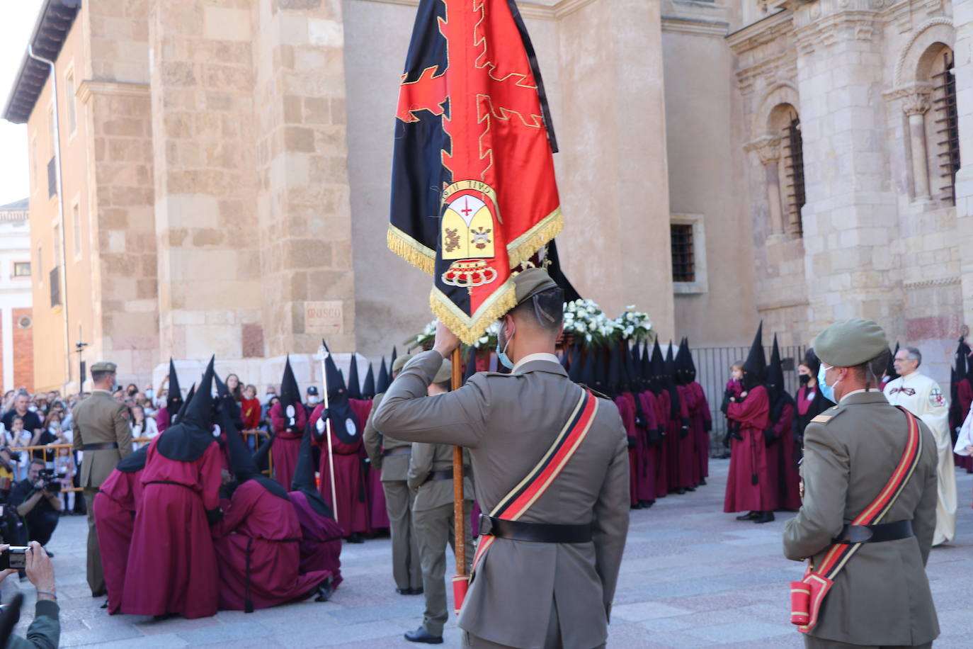 Acto central de la Procesión del Desenclavo en San Isidoro. 