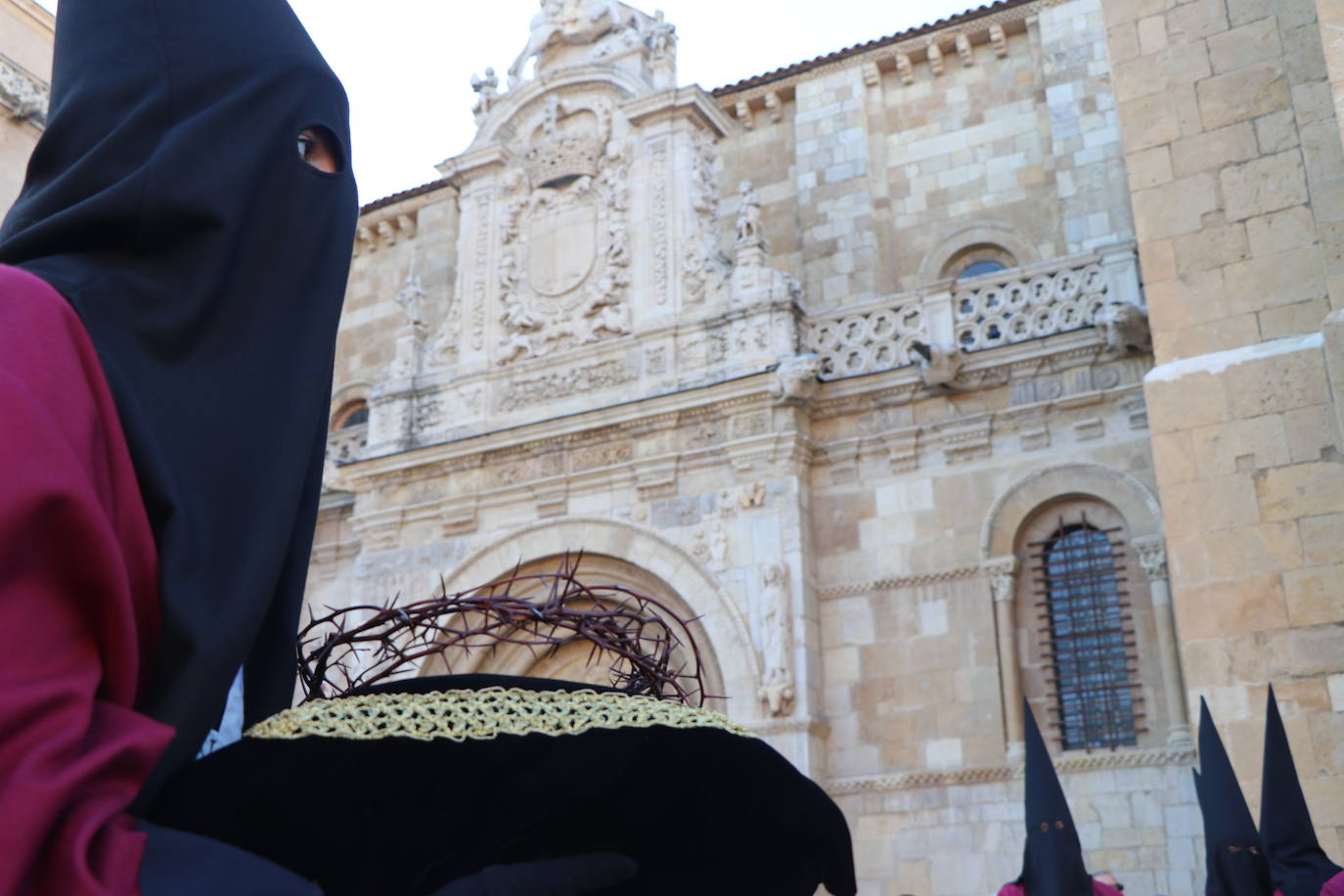 Acto central de la Procesión del Desenclavo en San Isidoro. 