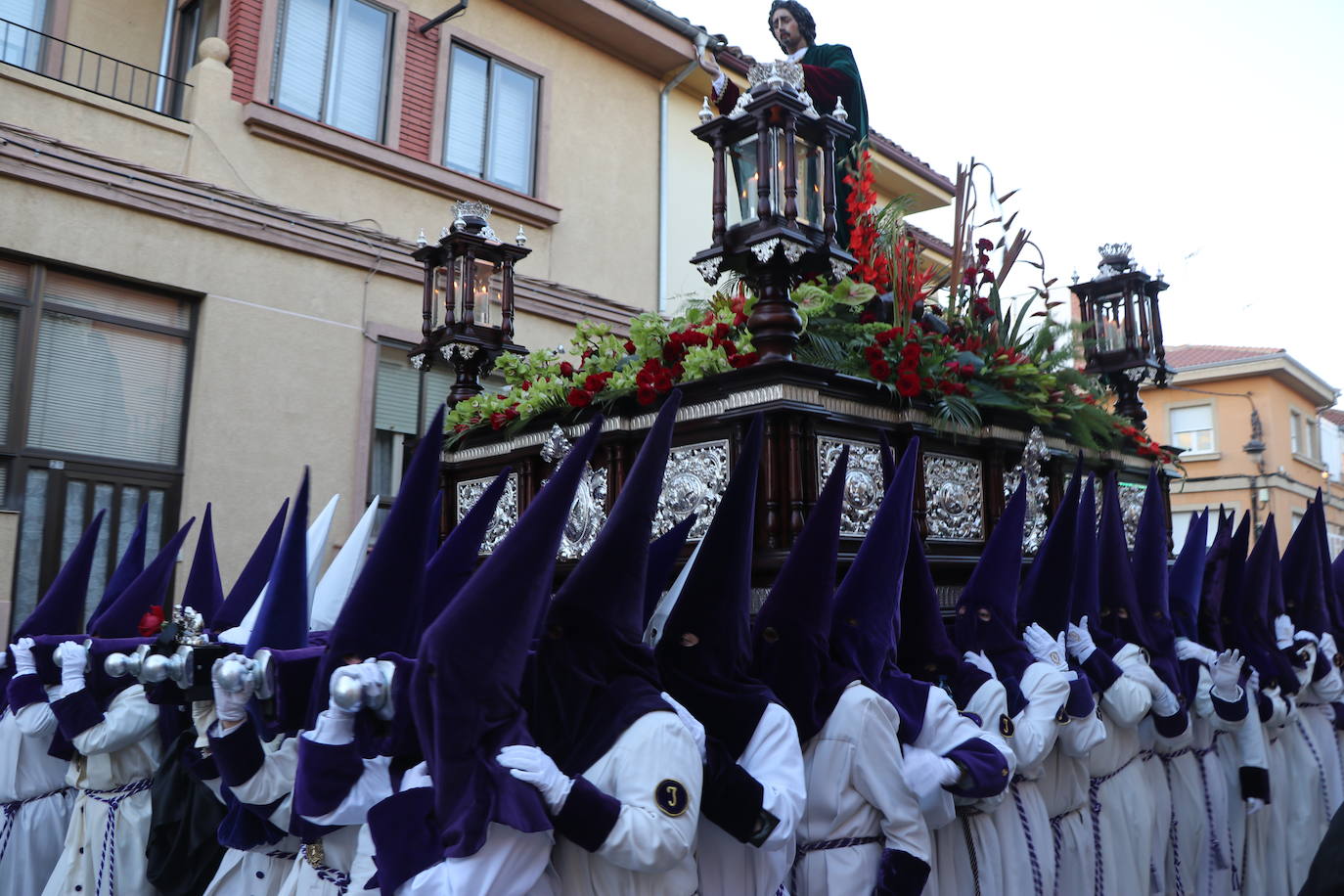 Procesión de La Soledad, dentro de la Cofradía de Jesús Divino Obrero. 